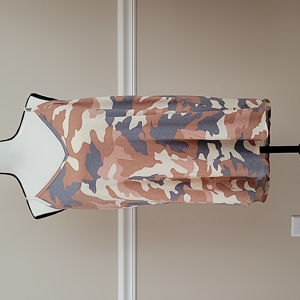 Camo tank